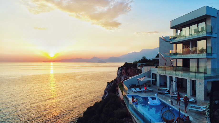 Maiden Seafront Apartments Pool-level