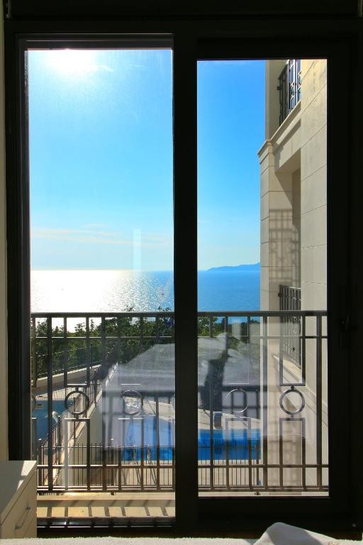 Maiden Seafront Apartments Standard in Budva overlooking the Sea for