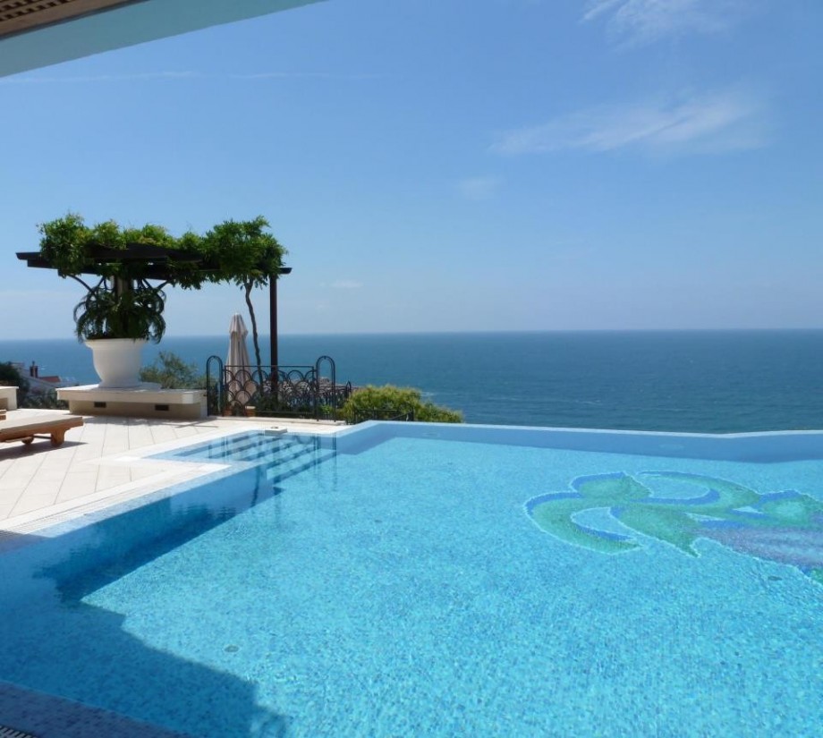Villa with pool Sveti Stefan