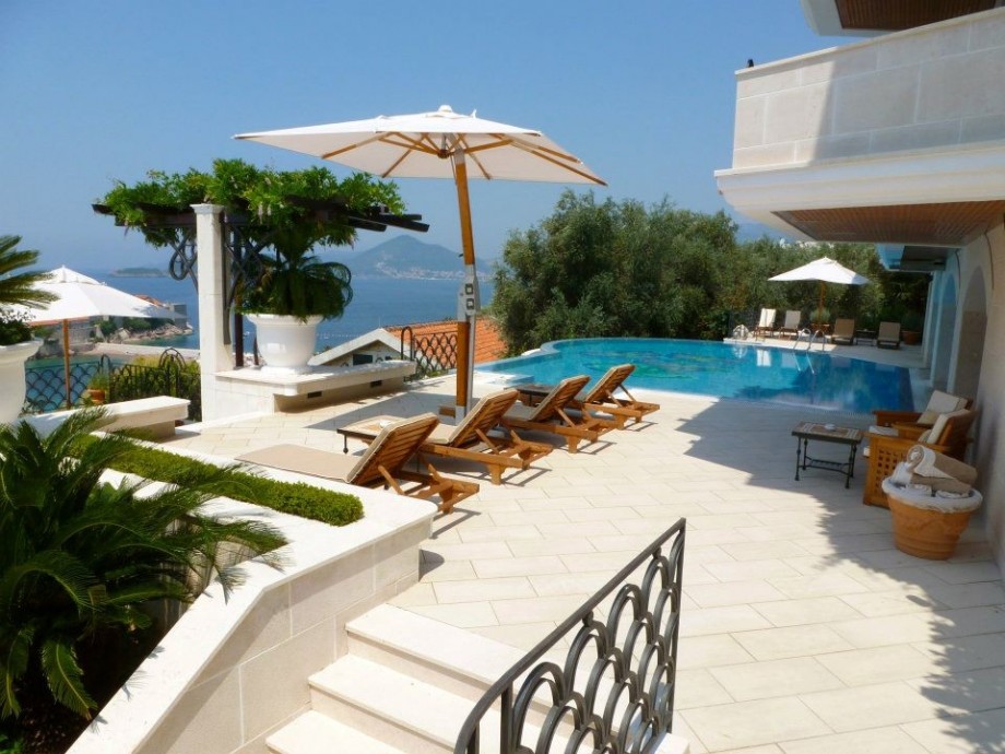 Villa with pool Sveti Stefan