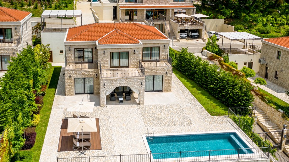 Oak Leaf Residences Villa 2