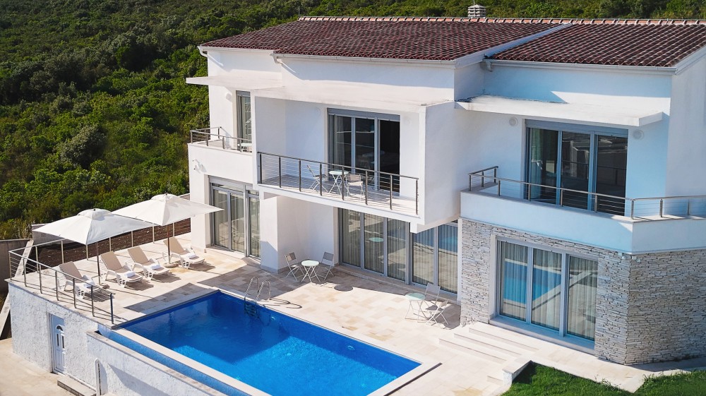Luxury Villa Juniper with Pool