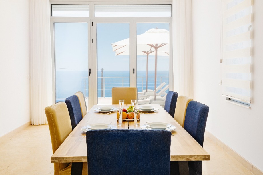Lunch in villa with sea view