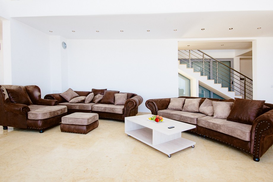 Spacious living room