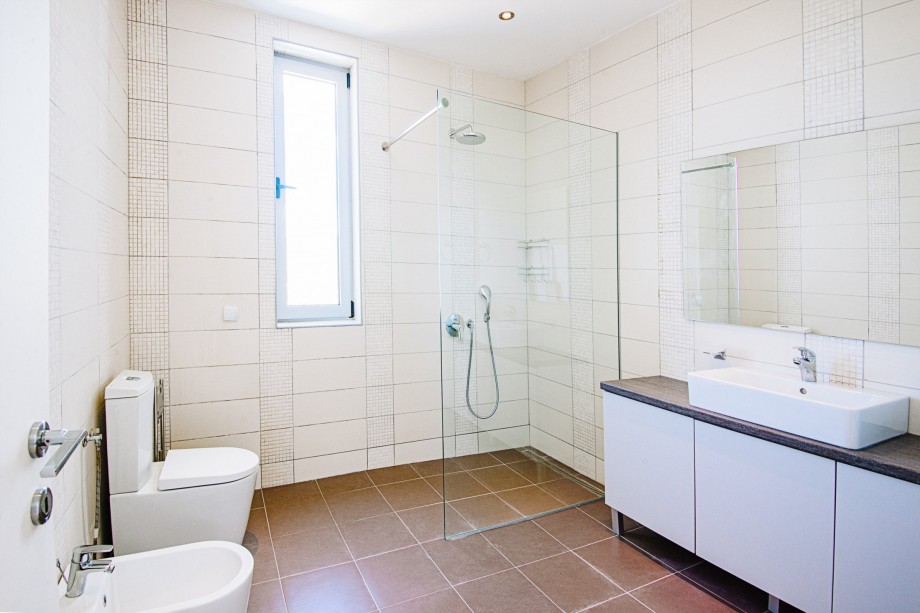 Spacious bathroom with shower