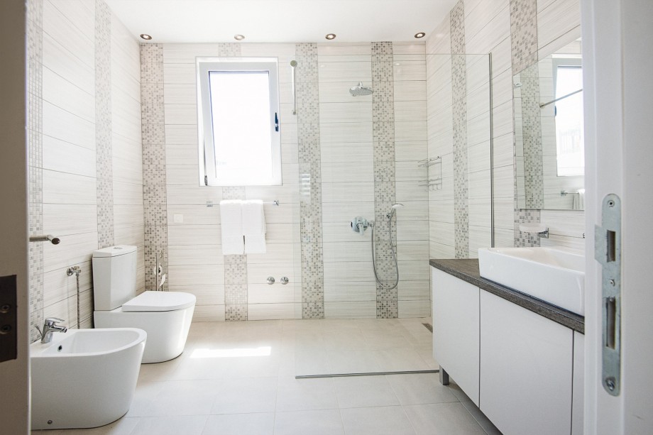 Fully equipped bathroom