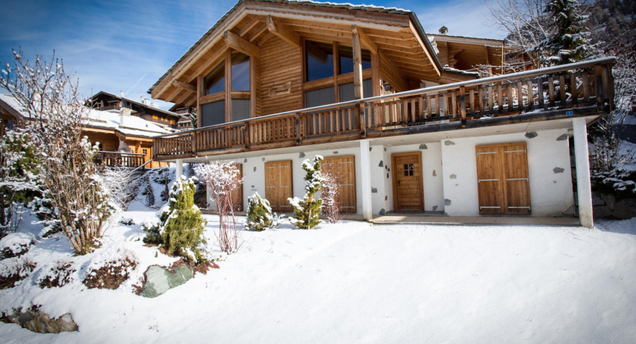 Luxury Ski Cottage with Hot Tub