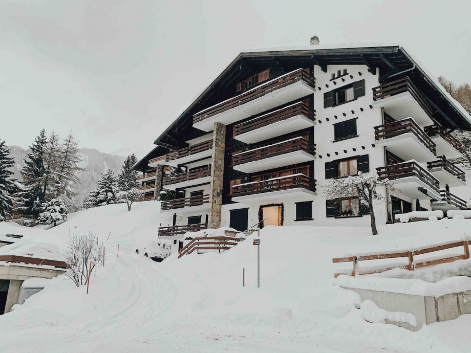 Luxury Ski Cottage with Hot Tub
