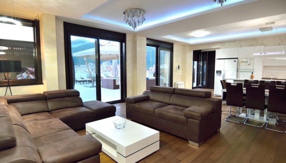 Luxury Penthouse in Budva with Jazzuci and Great Views