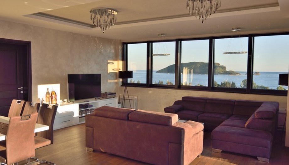 Luxury Penthouse in Budva with Jazzuci and Great Views