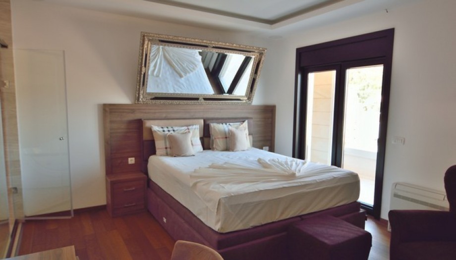 Luxury Penthouse in Budva with Jazzuci and Great Views