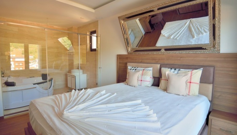 Luxury Penthouse in Budva with Jazzuci and Great Views