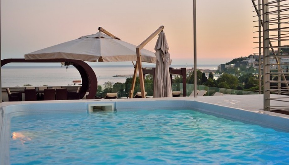 Luxury Penthouse in Budva with Jazzuci and Great Views