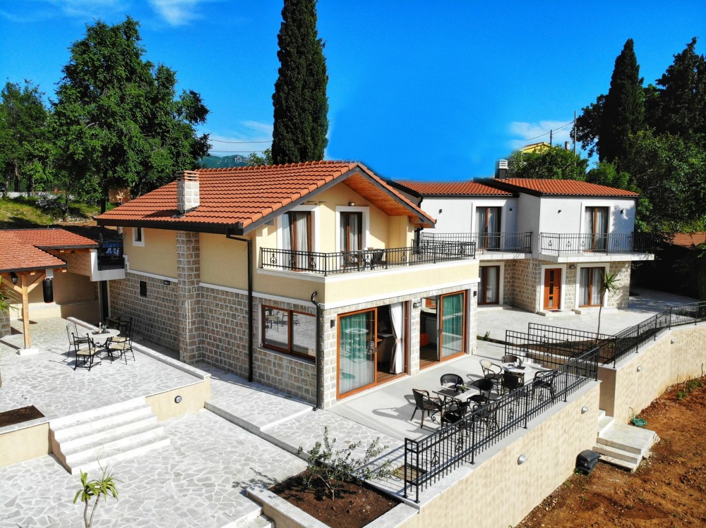 Villa Gardenia 2 with Shared Pool and Basketball Court