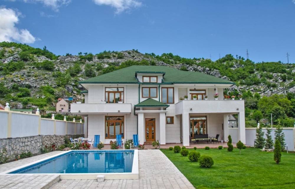 Restful Hillside Home, luxury villa in Cetinje