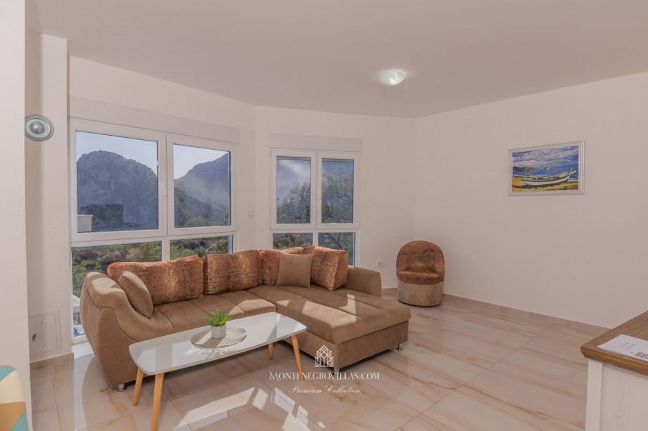 Bright and comfortable villa living room