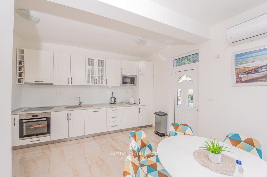 Spacious and fully equipped kitchen, inside villa Adriatic Pearl in Bar