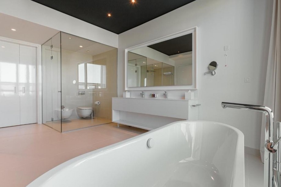 Spacious bathroom in CUE Penthouse Suite