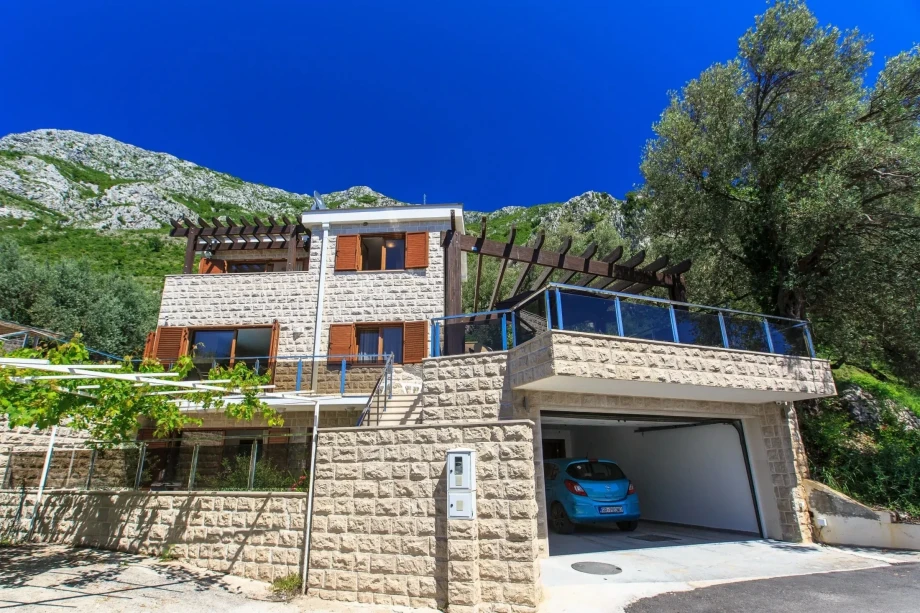Charming Villa Nikolina with Pool