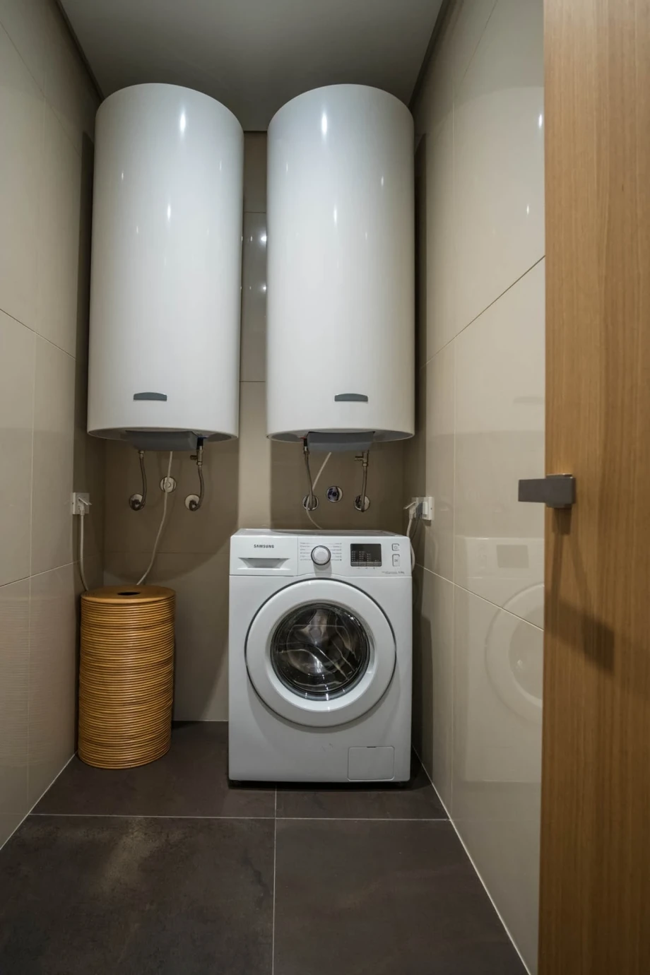 Rental unit equipped with a washing machine and boilers