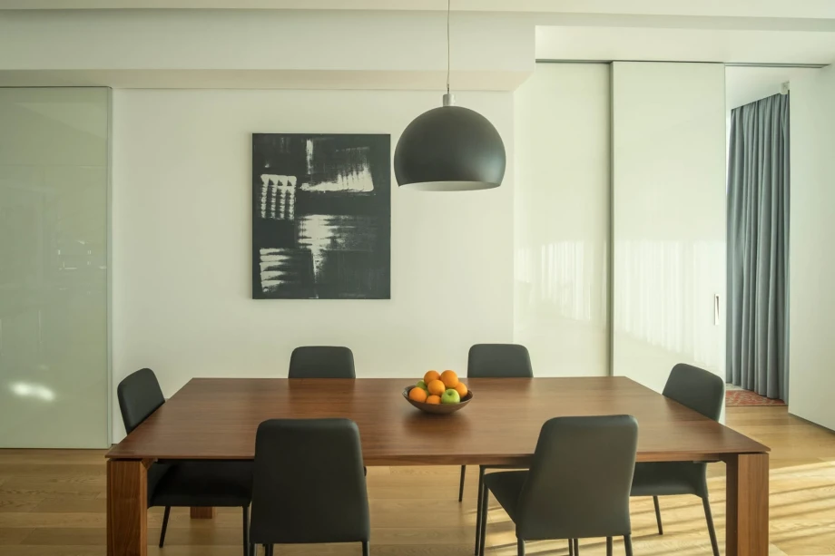 Table for 6 in a Dukley penthouse