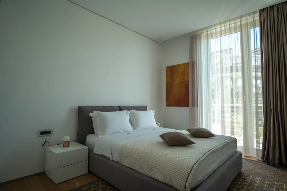 Double bed in a Dukley Penthouse