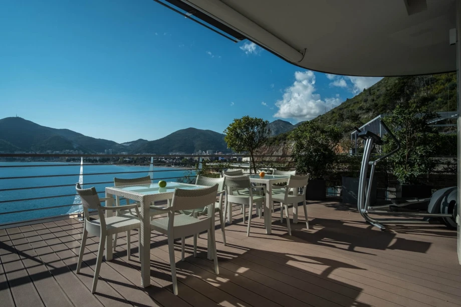 Dukley rental unit that gazes at Budva