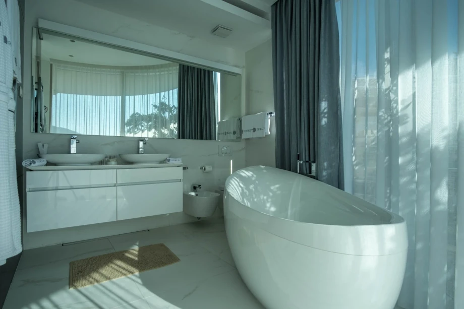 Luxury bathroom in Zavala, part of Dukley Penthouse