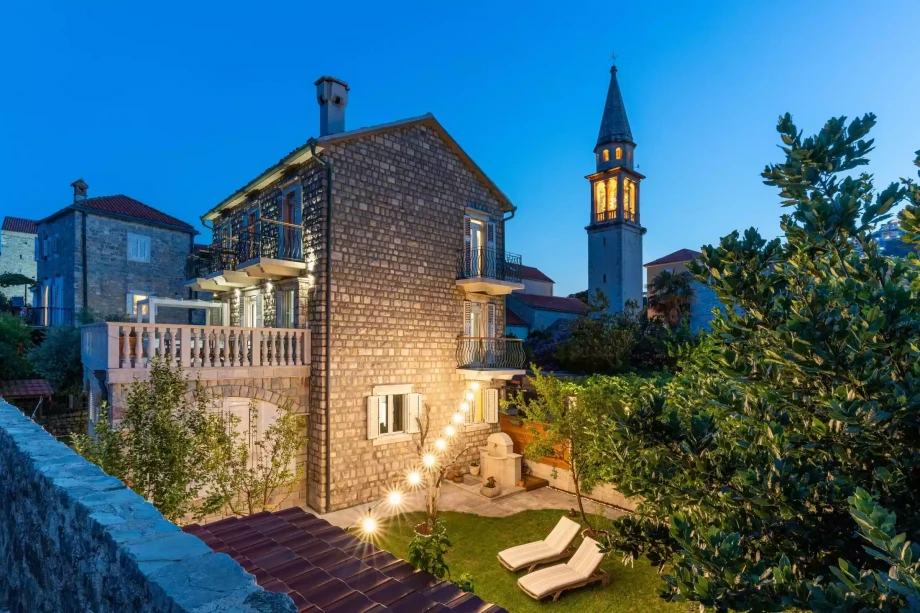 Beachfont villa in Budva
