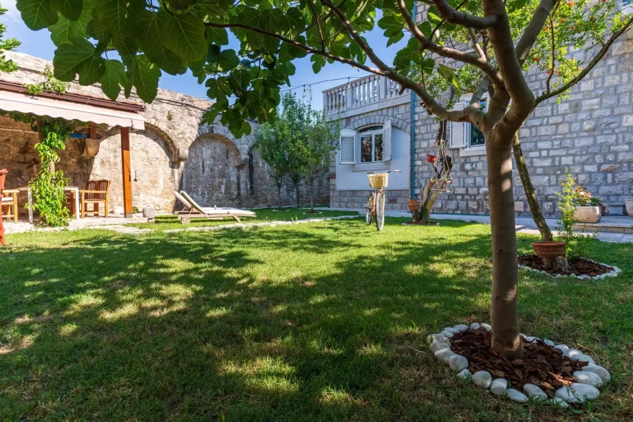 Villa Torre di Zano in Old Town Budva