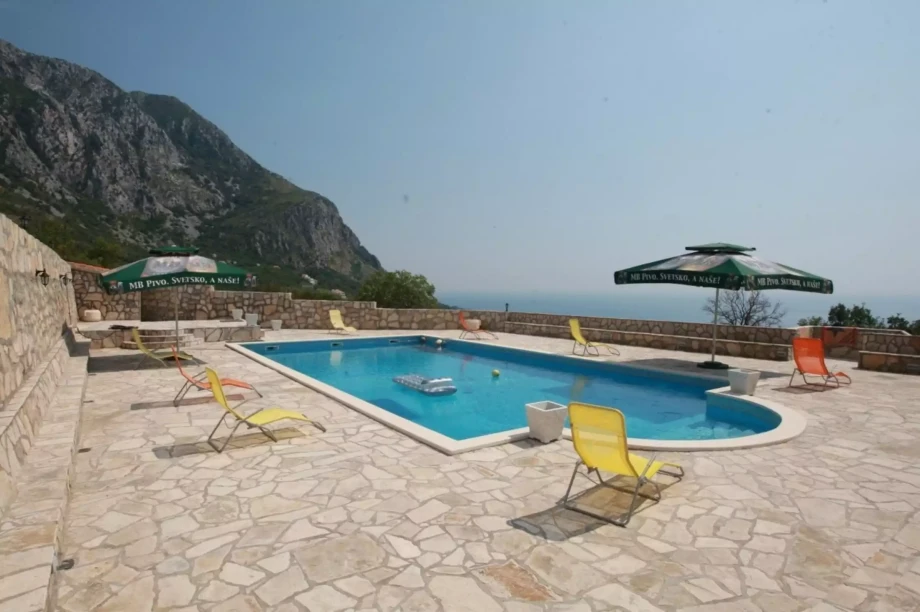 Montenegro luxury Villa with an outdoot pool overlooking the Budva Riviera
