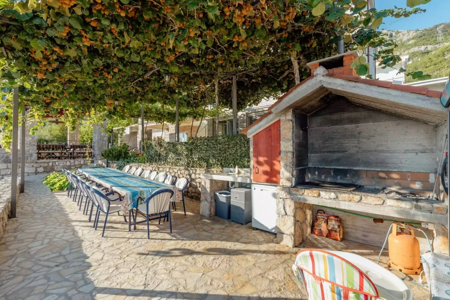 Outdoor barbecue in villa Zoranna