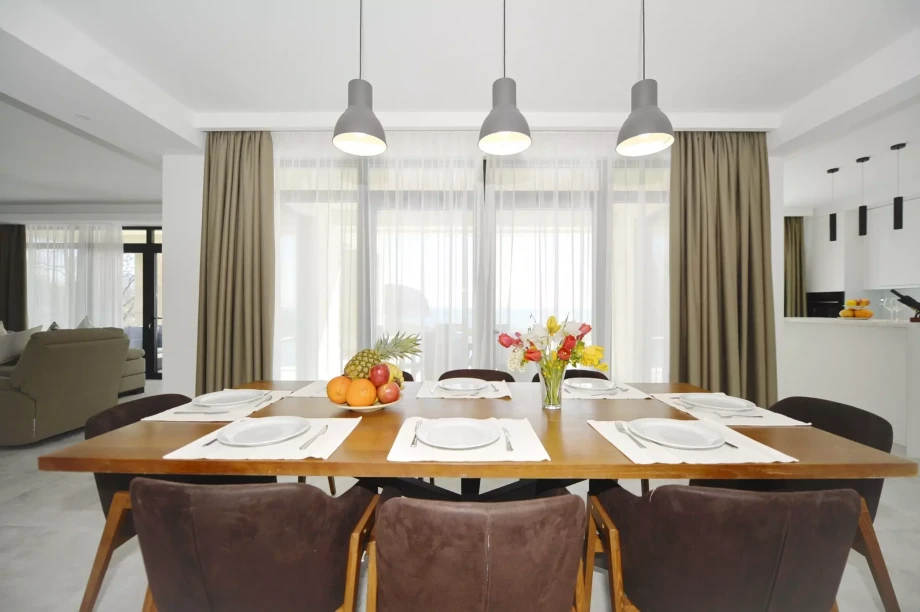 Dining table villa Starfish Retreat