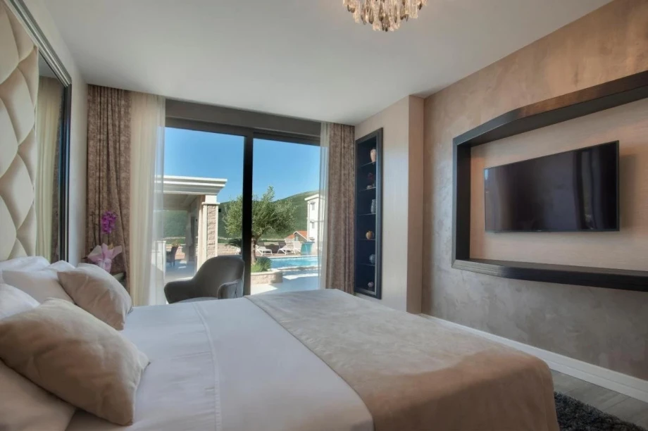 Incredible bedroom with a view in villa Blue Wave