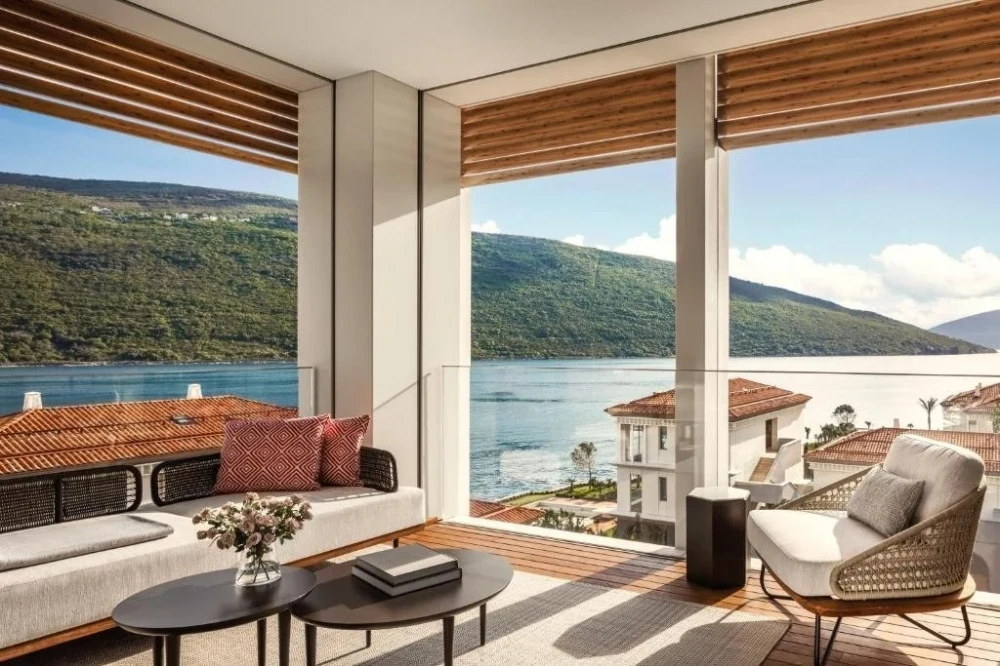 Paradiso Del Mar Pinetree luxury apartment in Montenegro