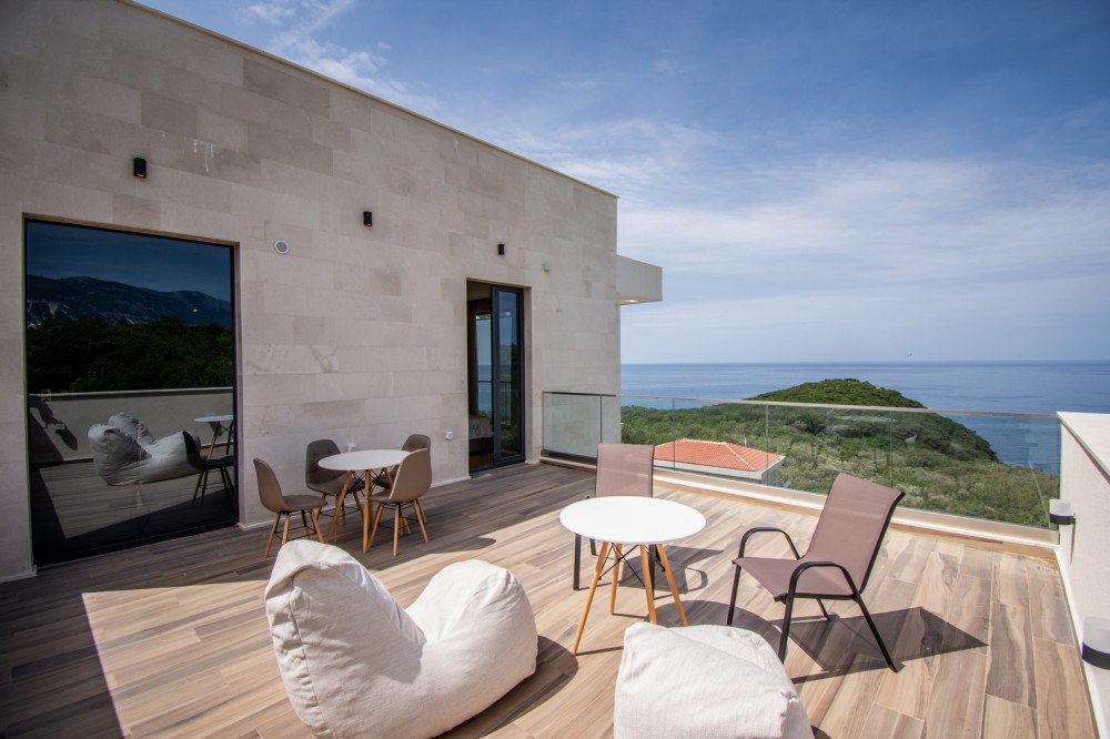 Villa Bornemisza with Large Pool and Views of the Sea