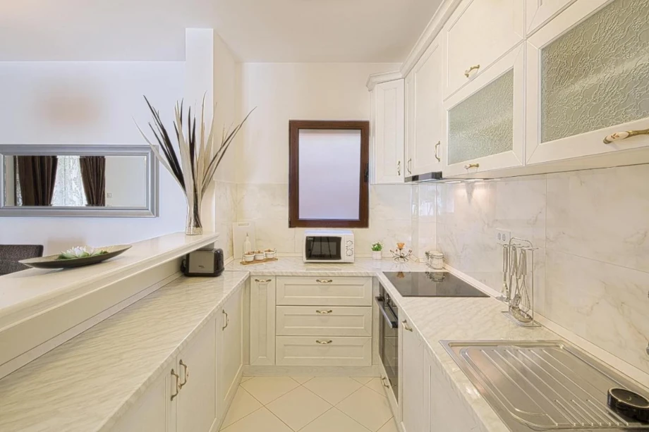 Fully-equipped kitchen