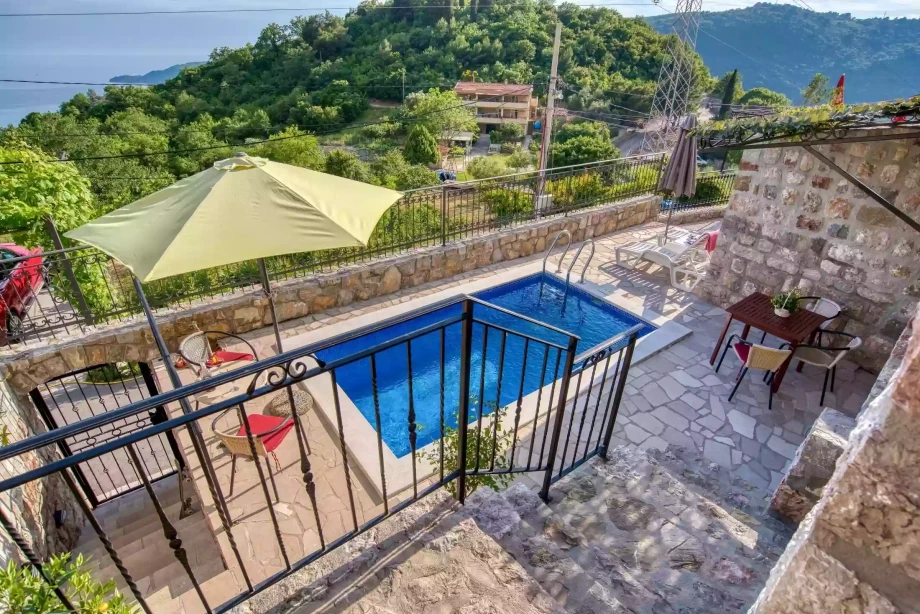 Private villa with pool in Budva