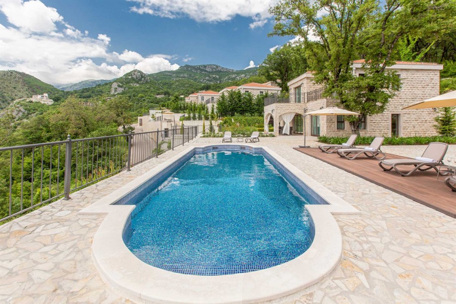 Oak Leaf Residences 1