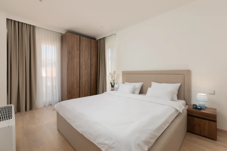 King-Size Bed with Elegant Decor and Cozy Ambience