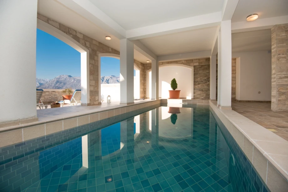 Modern Villa Rossa with Pool