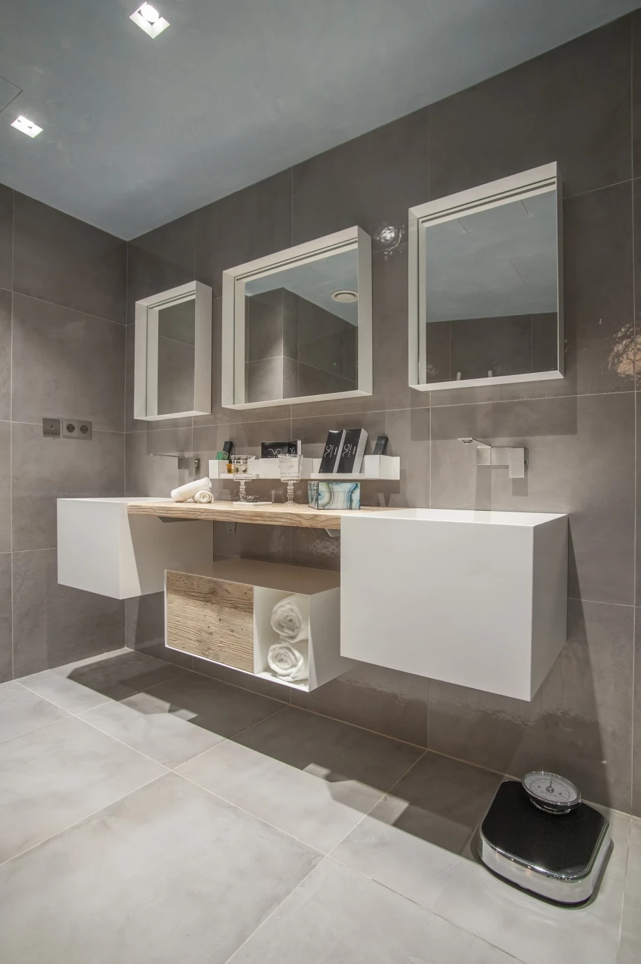 Equipped bathroom villa in Budva