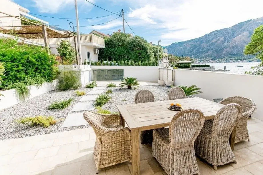 Outdoor terrace of the Villa Azure Hideaway