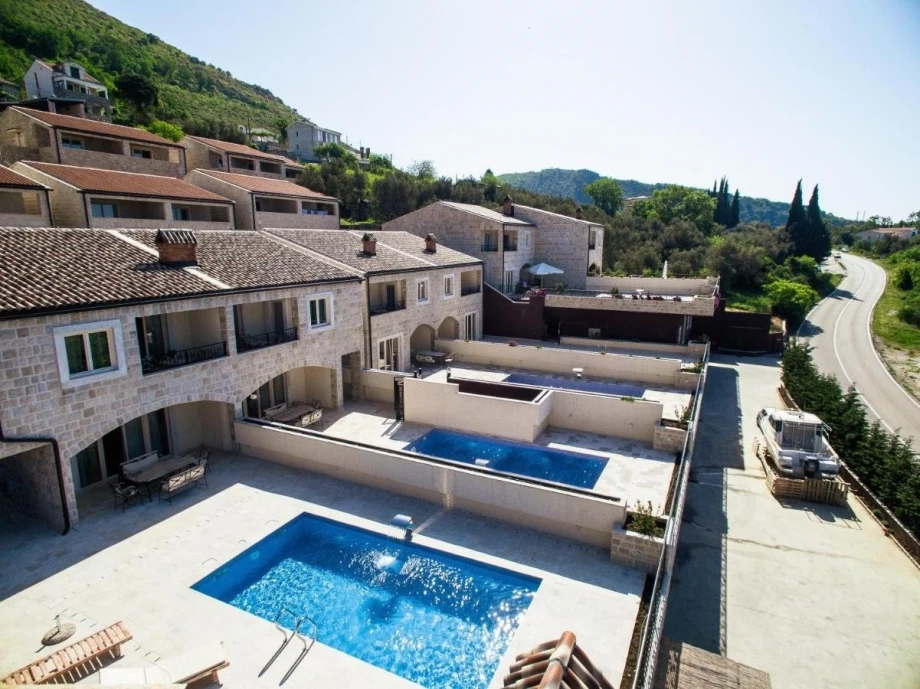 Private villas with pool in Montenegro