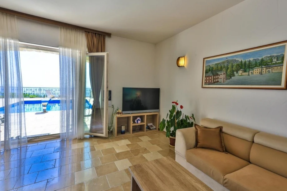 Large and modern living room in the Villa Tulip