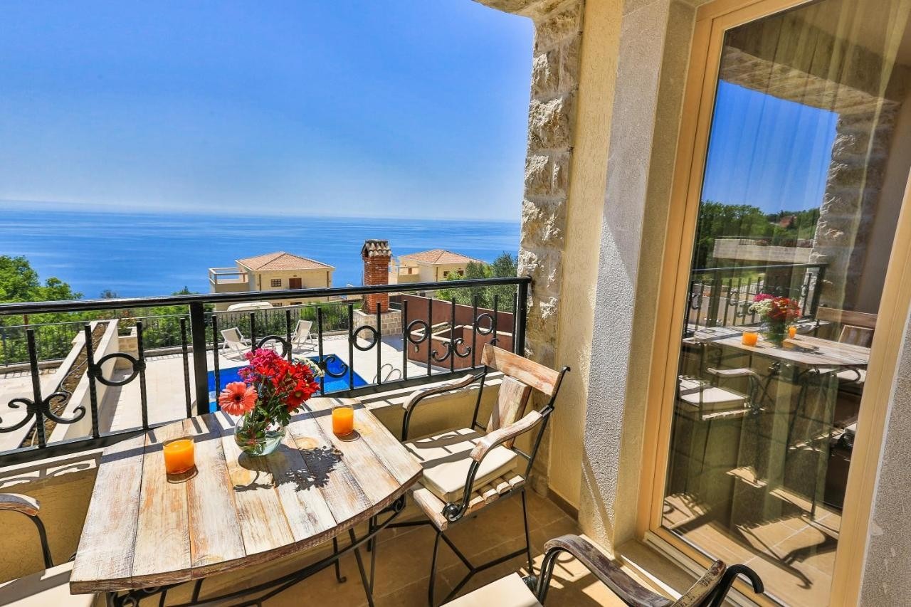 Sunny Villa Tulip with Pool in Budva, Montenegro