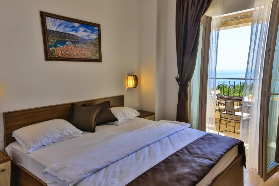 Big and comfortable room inside villa for rent