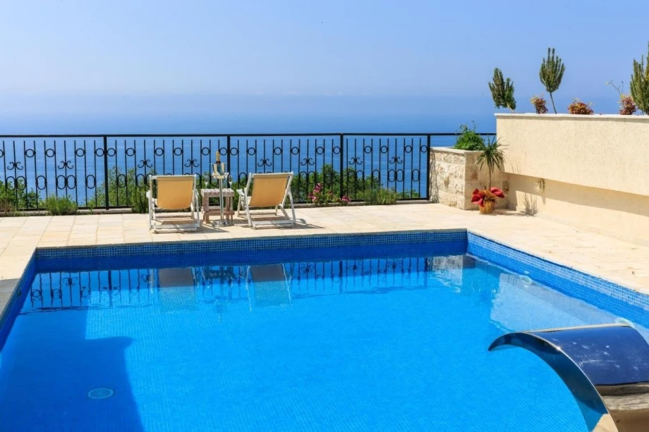 Outside pool with seaview in villa for rent Budva
