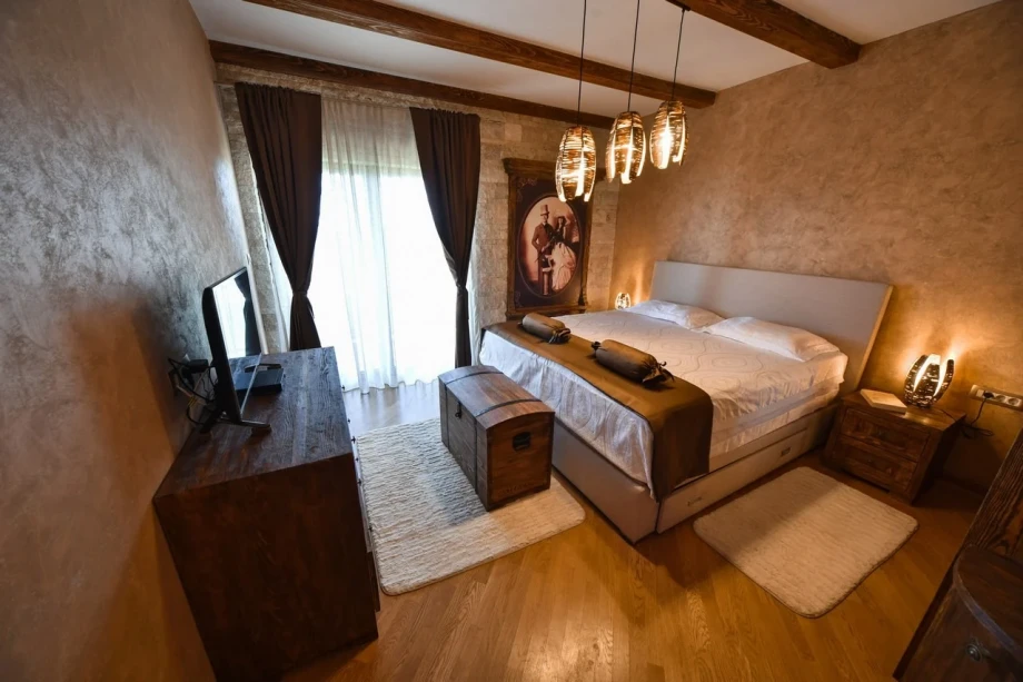 Bedroom with rustic motifs and a huge bed