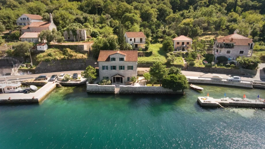 Stunning villa Pallazzo Trina right by the water in Kotor